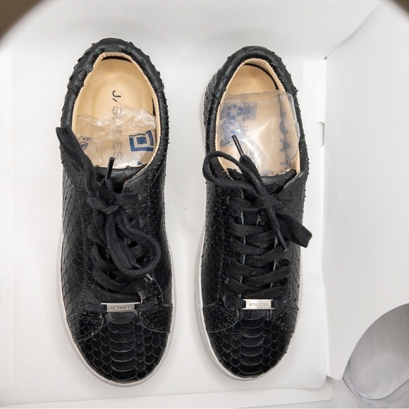 JSlides Womens Black Lacee Embossed Low Top Leather Sneakers Size 8.5 - Picture 2 of 11